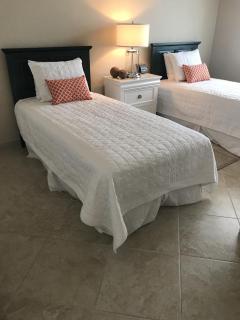 South Bay Beach Club #28 - 3Bedroom 2 Bathroom Unit - George Town - 2