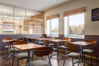 Travelodge by Wyndham Baie Comeau - Baie-Comeau - 6