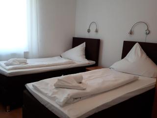 Hotel Taverne Inos - Hannover - 2