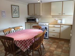 Three-Bedroom Old Cottage Free Parking - Inverness - 3