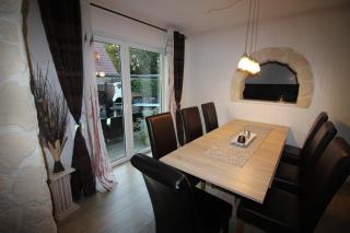 Haus Abbi, Ferienwohnung mit Schwimmbad - Hage - 2