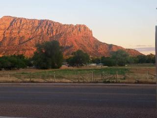 Zion's Most Wanted Hotel - Hildale - 4