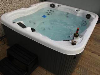 Swyn y Mor beach close Pet friendly hot tub - 8