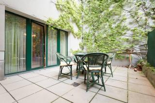 Relaxing Terrace Apartment in Lively Area - 9
