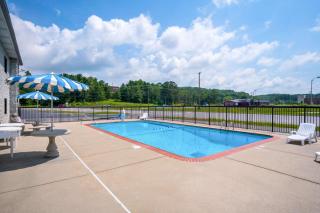 Motel 6-London, KY - London - 4