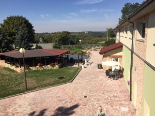 Hotel Dvůr - Krnsko - 0