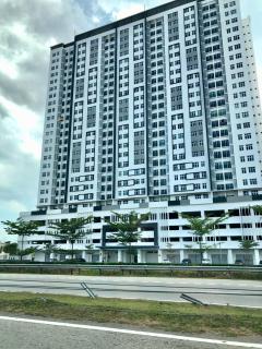 Meridin Bayvue Serviced Apt - Kampong Kuala Masai - 0