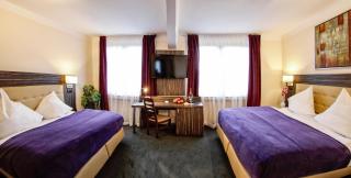 Hotel Famosa - Düsseldorf - 1