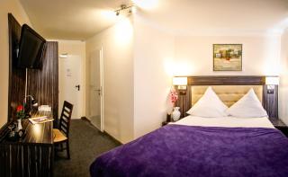 Hotel Famosa - Düsseldorf - 4