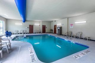 Cobblestone Hotel & Suites Hartford - Hartford - 2