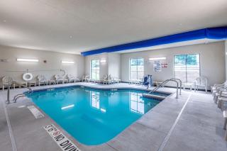Cobblestone Hotel & Suites Hartford - Hartford - 1