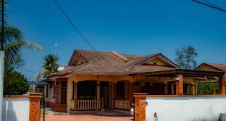 Beachland Guesthouse - 4