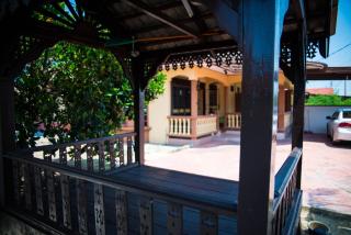 Beachland Guesthouse - 1