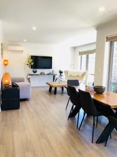 Modern Living - Queenstown - 7