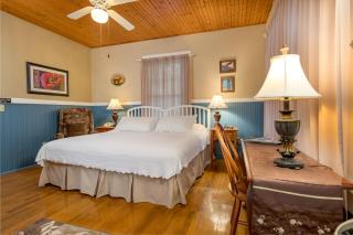 Highland Lake Inn & Resort - Flat Rock - Flat Rock - 9