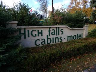 High Falls Motel & Cabins - Wawa - 1