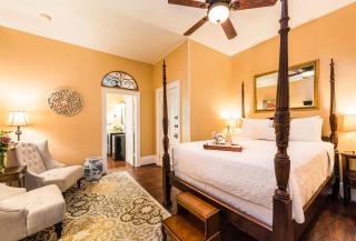 Old Town Manor - 4