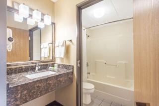 AmericInn by Wyndham West Salem - West Salem - 5