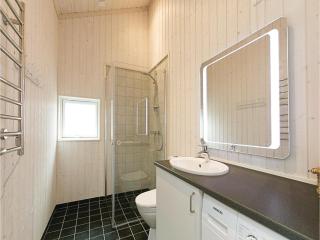 Three-Bedroom Holiday Home In Nexo - 6