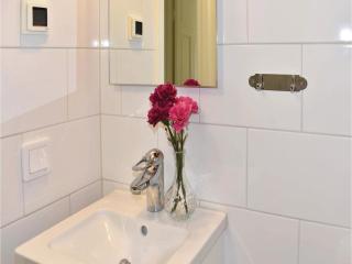 3 Bedroom Beautiful Home In Mantorp - Mantorp - 2