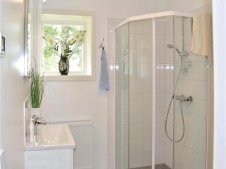 3 Bedroom Beautiful Home In Mantorp - Mantorp - 1