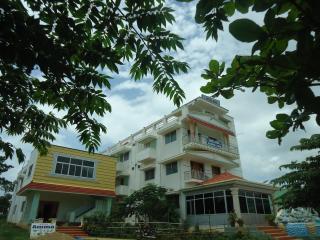 Aruvi Hotel - 0