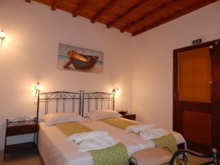 Tinos Suites & Apartments - Agios Ioannis - 4