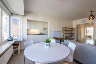 Modern Apartment with Free Parking - Oostende - 2