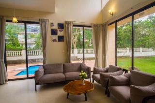 StayVista's Greenwoods Villa 10 - City-Center Villa with Private Pool, Terrace, Lift & Carrom Board - Lonavala - 9