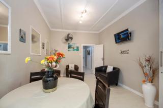 Newtondale Self Catering - Port Elizabeth - 2