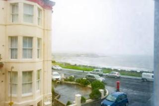 Seaside Retreat in North Bay - with parking - 7