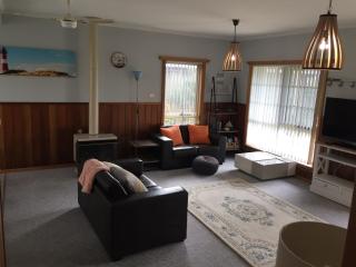 ‘Rose Cottage’ sisters beach accommodation - Sisters Beach - 1