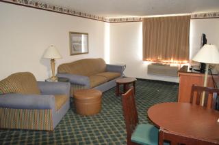 Econo Lodge Inn & Suites Auburn - 3