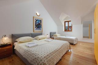 Villa Dubrava Tranquil Retreat Nestled in an Olive Grove for Serene Escapes - Pučišća - 5
