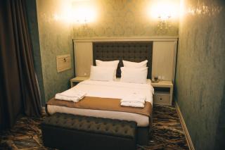 Emerald Suite Hotel - Bakoe - 8