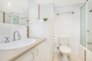 Majorca Isle Beachside Resort - Maroochydore - 1