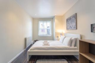 Stylish and Homely 4 Bedroom Home in East London - London - 8