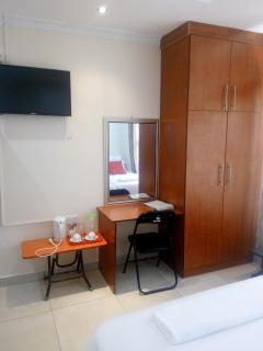 Eros Guest Inn - 1