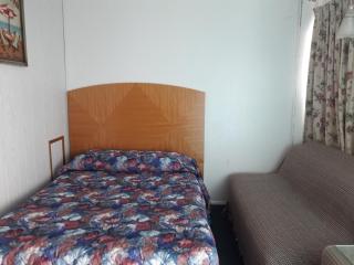 Suitcase Motel & Travel - 3