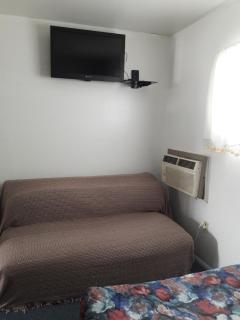 Suitcase Motel & Travel - 6