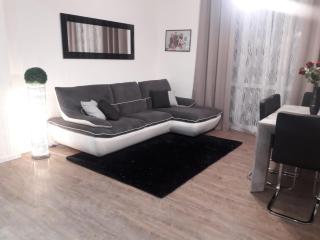 ALESSANDRA'S HOME - 9