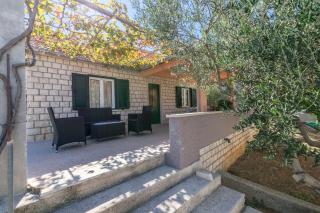 House Santa Barbara - 1