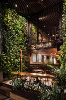 Triple E Hotel Fine Art Museum - 2