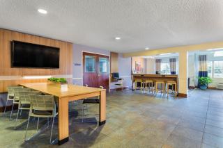 Microtel Inn & Suites by Wyndham Lillington/Campbell University - 4
