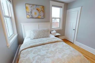 Bright, Clean, Private. In the Heart of Downtown! Parking, Wi-Fi and Netflix included - Ottawa - 3
