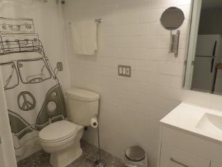 Fantastic and Modern Downtown 1-Bed Basement Apt., parking Wi-Fi and Netflix included - 2
