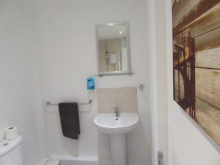 No 6 AT 19 IVANHOE - LARGE 2 BED NEAR SEFTON PARK AND LARK LANE - 4