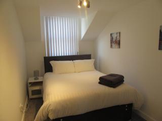 No 6 AT 19 IVANHOE - LARGE 2 BED NEAR SEFTON PARK AND LARK LANE - 2