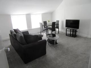 No 6 AT 19 IVANHOE - LARGE 2 BED NEAR SEFTON PARK AND LARK LANE - 0