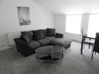 No 6 AT 19 IVANHOE - LARGE 2 BED NEAR SEFTON PARK AND LARK LANE - 9